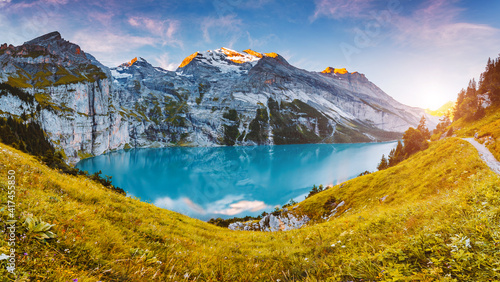 Photo Idyllic panorama view of the lake Oeschinensee
