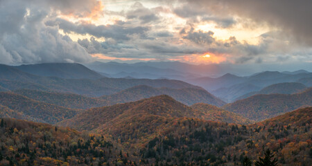 Wall Mural - Setting autumn sun on the southern stretch of  Blue Ridge Parkway - North Carolina   