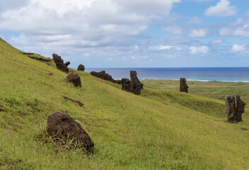 Poster - Moaïs du volcan Rano Raraku, île de Pâques