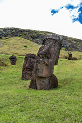 Poster - Moaïs du volcan Rano Raraku, île de Pâques