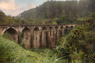  nine arch bridge in sri lanka