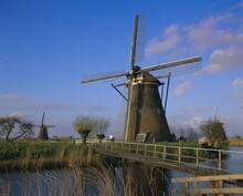 Canal And Windmills, Kinderdijk, UNESCO World Heritage Site, Holland (The Netherlands), Europe