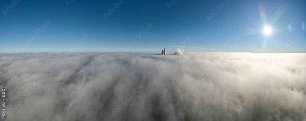 Obraz na płótnie elektrownia Rybnik, kominy nad mgłą z lotu ptaka w salonie