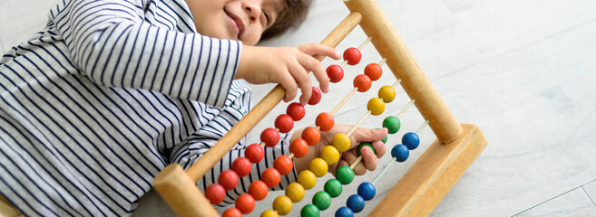 White playing a mathematical player Promoting the development of children's learning