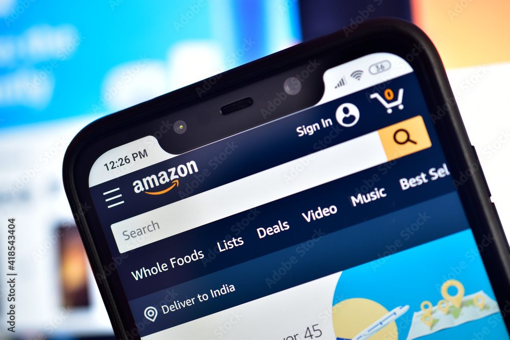 Amazon shopping application icon on mobile screen, close up, Amazon e ...