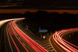 Ausfahrt auf der Autobahn in der Nacht. Langzeitbelichtung , Traffic, Transport, Mobilität, Abstrakt 