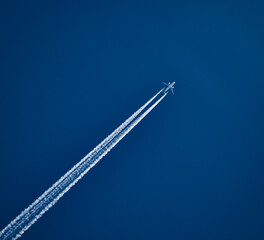 airplane's contrail