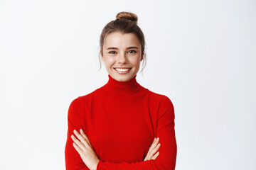 Wall Mural - Image of confident blond woman CEO manager, cross arms on chest and look determined, smiling self-assured at camera, white background