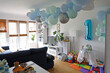 urodzinowy pokój dziecka wystrojony balonami