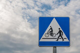Fototapeta Na ścianę - Znak drogowy przejście dla pieszych i rowerów