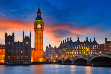 Fototapete - Big Ben and westminster bridge at dusk in London