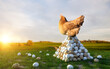 Ostern – Henne sitz auf großem Eier-Haufen