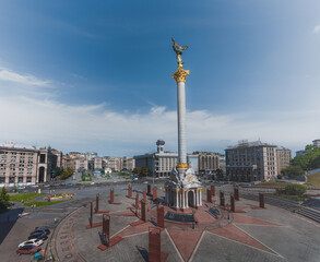 Wall Mural - Aerial view of Independence Monument and Independence Square - Kiev, Ukraine