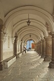 Fototapeta Na drzwi - The Long Colonnade and Hallway