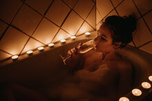 Sexy Nude Girl Drinks A Glass Of Champagne While Lying In Bath