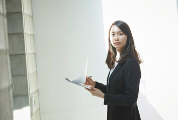 Wall Mural - Businesswoman in the hallway