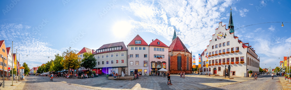 Marktplatz und Rathaus, Neumarkt in der Oberpfalz, Deutschland  - obrazy, fototapety, plakaty 