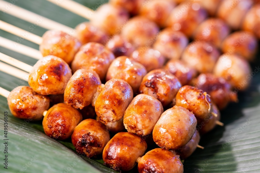 Close up of sausage grilled Thai traditional style, Sai krok isan, pork and rice, thai street food market - obrazy, fototapety, plakaty 