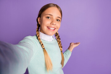 Poster - Photo of small lady shiny smile shoot selfie palm show empty space wear green pullover isolated purple background