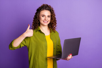 Poster - Portrait of positive confident girl expert ceo work laptop enjoy great quality wifi connection show thumb up sign wear green shirt isolated over violet color background