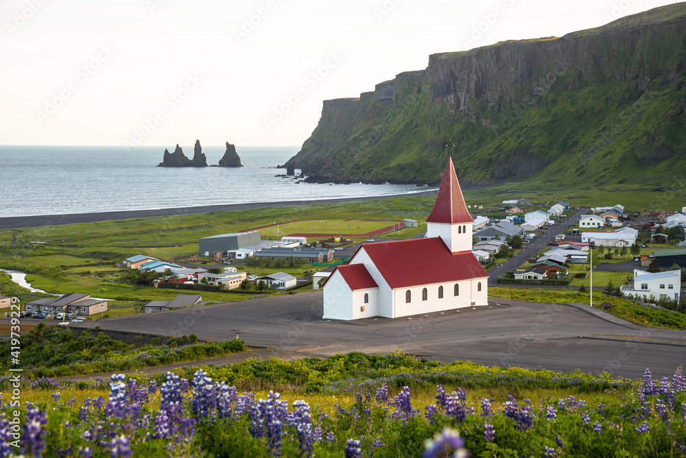 View of the coastal town of Vik in Iceland on a summer evening - obrazy, fototapety, plakaty 