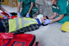 First Aid For Injuries In Work Accidents. Using First Aid Equipment Support To Loss Of Feeling Or Loss Of Normal Movement And Loss Of Function In Limbs, First Aid Training To Transfer Patient.