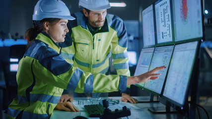 Aufkleber - Industry 4.0 Modern Factory: Project Engineer Talks to Female Operator who Controls Facility Production Line, Uses Computer with Screens Showing AI, Machine Learning Enhanced Assembly Process