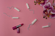 Miesiączka higiena krew krwawienie czystość PSM Kobiecość płodność pomadka różowa tampony białe