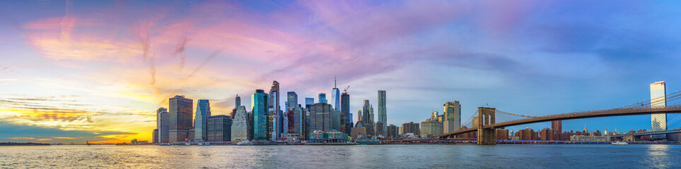 Fototapete - Panoramic view on Manhattan and Brooklyn bridge at sunset, New York City