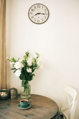 Canvas Print - Rustic kitchen interior with flowers bouquet