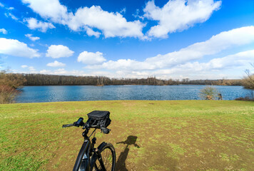 Wall Mural - Auf dem E-Bike in den Frühling