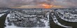 Panorama der Stadt Regensburg in Bayern mit dem Fluss Donau dem Dom und der steinernen Brücke im Winter mit Eis und Schnee bei Sonnenuntergang und Schneesturm, Deutschland