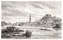 Landscape From Flat Water Of Isar River Of Landshut, Germany. Little Town Surrounded Bu Hills And Nature. Ancient Grey Tone Etching Style Art By Lancelot And Laly, Le Tour Du Monde, 1862