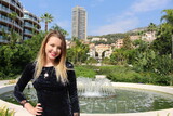 Fototapeta  - Bogata dziewczyna w Monte Carlo