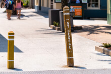 St George Street Sign On Bollard Pillar Wooden Pole In St. Augustine, Florida With People Walking In Background By Stores Shops, Restaurants In Historic Colonial Quarter Old Town