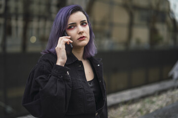 Canvas Print - Spanish woman with purple hair talking on the phone