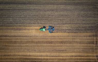 Aufkleber - Aerial view of the tractor in the field, agricultural field work! Drone shot.