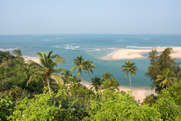 Wall Mural - Tropical landscape with an empty beach in Maharashtra, Southern India