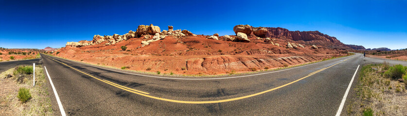 Canvas Print - Road across Capitol Reef National Park, Utah - Panoramic view