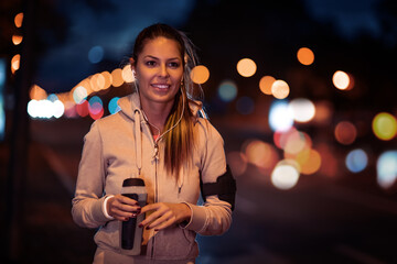 Wall Mural - Young woman running at night