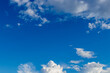 © Raulzito Moura - Céu azul com nuvens brancas.