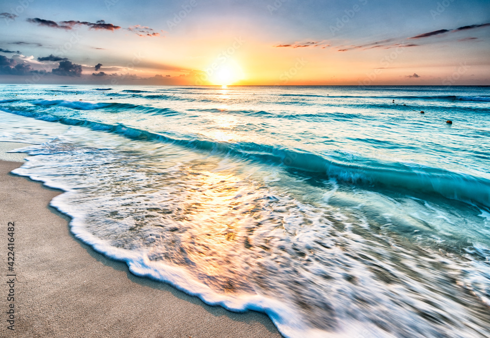 Sunrise over beach in Cancun - obrazy, fototapety, plakaty 