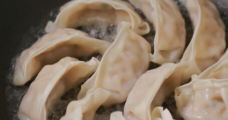 Canvas Print - Grilling japanese dumpling on fry pan