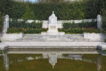 Empress Elisabeth Monument In Volksgarten Park Of Vienna, Austria. The Monument Was Unveiled On June 4, 1907.