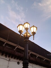 lampara de calle, alumbrado de luz, foco de luz. lampara de luz con contra picada, alumbrado casa de construcción. 