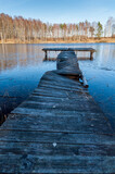 Fototapeta Pomosty - Stary drewniany pomost nad jeziorem