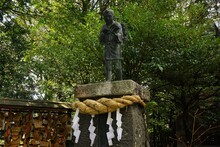Ninomiya Sontoku (Kinjiro) Statue At Hotoku Ninomiya Jinja (Shrine) In Odawara, Kanagawa Prefecture, Japan - 二宮尊徳翁 (二宮金次郎) の銅像 報徳二宮神社 小田原城 神奈川 日本	