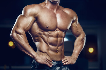 fit man training abs muscles at gym.