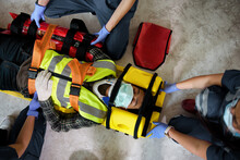 First Aid For Injuries In Work Accidents. Using First Aid Equipment Support To Loss Of Feeling Or Loss Of Normal Movement And Loss Of Function In Limbs, First Aid Training To Transfer Patient.