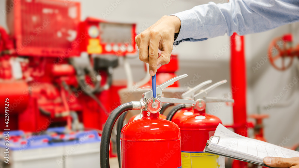 Fire Engineers Testing Foto de Stock Engineer inspection Fire extinguisher and fire hose,Ready ...